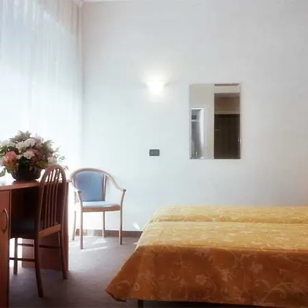 Engadina Hotel Côme