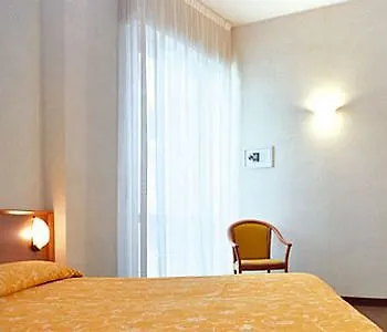 Engadina Hotel Côme