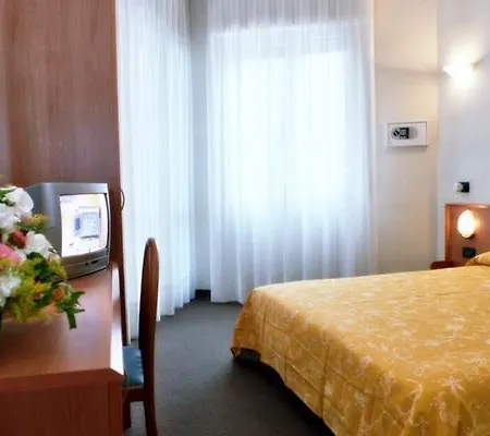 Engadina Hotel Côme